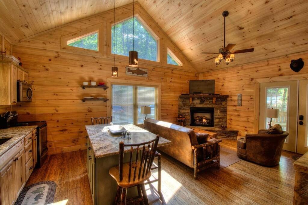 הוילה ברייסון סיטי Honeymoon Getaway In Woods Near Noc And Smoky Mtn Rr מראה חיצוני תמונה
